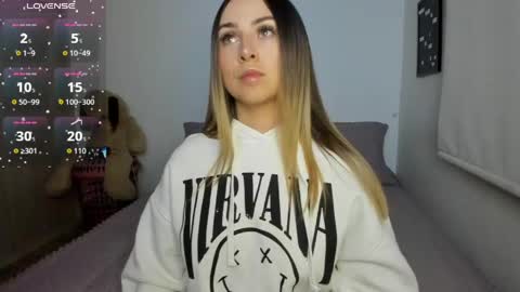 Snapshot of sophi_moreno chatting on June 2026 03:40:01 AM Sofi online show from June 2026 03:40:01 AM