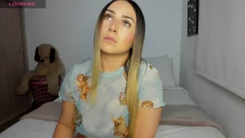 Snapshot of sophi_moreno chatting on July 2026 02:28:02 AM Sofi online show from July 2026 02:28:02 AM