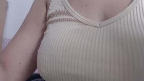 Sophia  online show from November 2025 07:49:02 PM