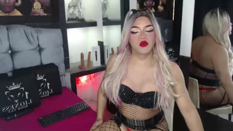 sophia_hott01 online show from November 2025 12:04:02 PM