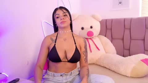 Sophia Carson online show from December 2025 06:49:01 PM