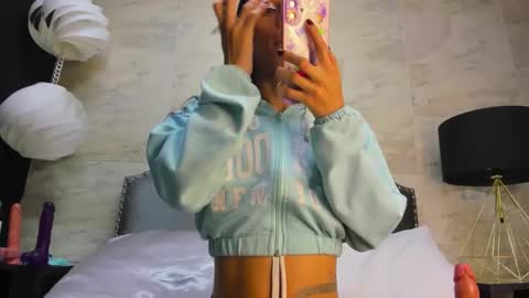Snapshot of sophia_models chatting on April 2026 06:36:02 PM Sophia online show from April 2026 06:36:02 PM