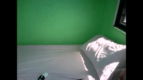 Snapshot of sophialaurel chatting on June 2026 06:18:02 AM sophialaurel online show from June 2026 06:18:02 AM