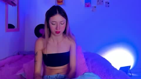 Snapshot of sophie_collins13 chatting on November 2025 05:22:02 AM Sophie online show from November 2025 05:22:02 AM