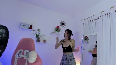 Snapshot of sophie_dolly_ chatting on December 2024 02:48:02 AM sophie doll online show from December 2024 02:48:02 AM