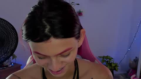 Snapshot of sophie_dolly_ chatting on December 2024 08:37:01 PM sophie doll online show from December 2024 08:37:01 PM