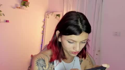 Snapshot of sophie_dolly_ chatting on January 2025 04:44:01 AM sophie doll online show from January 2025 04:44:01 AM