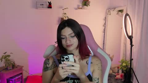 Snapshot of sophie_dolly_ chatting on January 2025 09:19:02 PM sophie doll online show from January 2025 09:19:02 PM