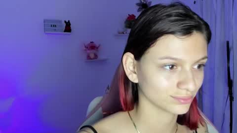 Snapshot of sophie_dolly_ chatting on January 2025 10:51:02 PM sophie doll online show from January 2025 10:51:02 PM