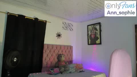 Snapshot of sophie_dolly_ chatting on October 2025 05:26:02 PM sophie doll online show from October 2025 05:26:02 PM