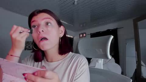 Snapshot of sophie_dolly_ chatting on February 2026 07:03:02 PM sophie doll online show from February 2026 07:03:02 PM