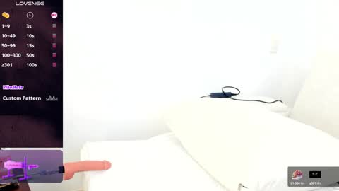 Snapshot of sophie_evanss_ chatting on February 2025 10:44:02 PM   online show from February 2025 10:44:02 PM