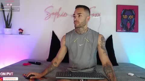 SOPHIE - FOXX online show from October 2025 02:02:01 PM