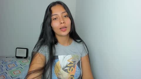 Snapshot of sophie_foxxx chatting on February 2025 04:39:01 AM Sophie online show from February 2025 04:39:01 AM