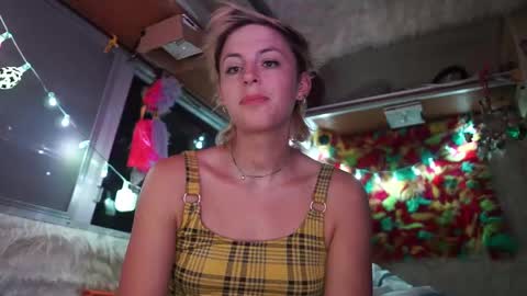 Snapshot of sophie_lovely chatting on February 2025 05:30:01 AM derpy derpington online show from February 2025 05:30:01 AM