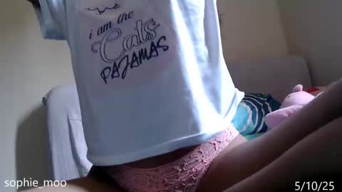 Sophie online show from October 2025 09:02:01 PM