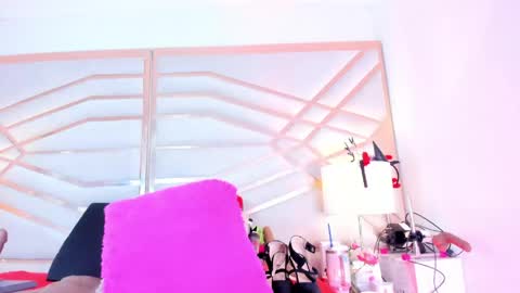Snapshot of sophie_newton chatting on April 2026 12:07:01 PM sophie_newton online show from April 2026 12:07:01 PM