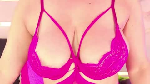 Snapshot of sophie_newton chatting on April 2026 05:30:01 PM sophie_newton online show from April 2026 05:30:01 PM
