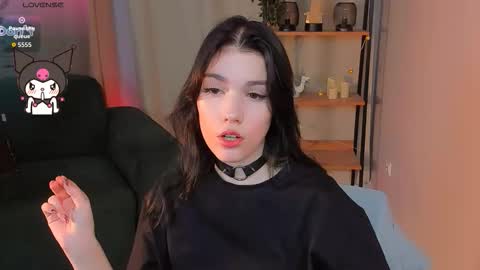 sophie_nomenal_ online show from October 2025 01:45:02 PM