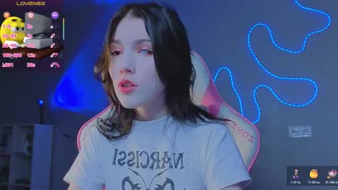 sophie_nomenal_ online show from December 2025 12:23:02 PM