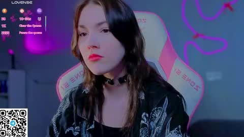 sophie_nomenal_ online show from April 2026 01:19:01 PM