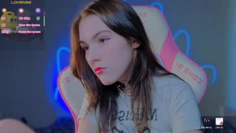 Snapshot of sophie_nomenal_ chatting on June 2026 04:19:01 AM sophie_nomenal_ online show from June 2026 04:19:01 AM