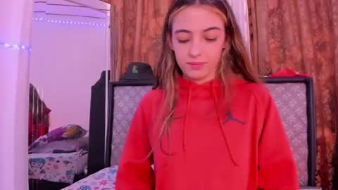 Snapshot of sophie_vega1 chatting on June 2026 05:17:02 PM Sophie online show from June 2026 05:17:02 PM