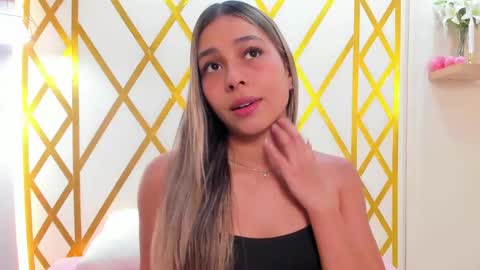 Snapshot of sophiebenson_ chatting on April 2026 01:14:01 PM Sophie online show from April 2026 01:14:01 PM