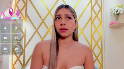 Snapshot of sophiebenson_ chatting on April 2026 12:18:01 PM Sophie online show from April 2026 12:18:01 PM