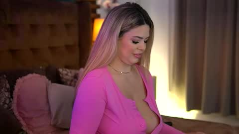 Sophie online show from December 2025 06:10:01 AM