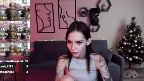 Snapshot of sophiecherrie chatting on December 2024 12:23:01 AM Sophie online show from December 2024 12:23:01 AM