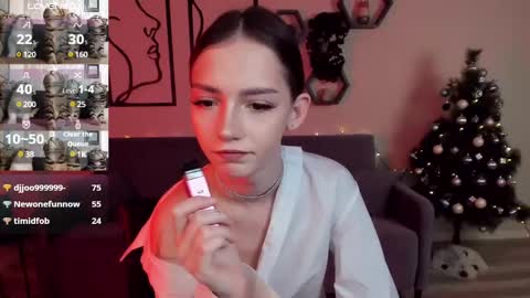 Snapshot of sophiecherrie chatting on December 2024 01:22:01 AM Sophie online show from December 2024 01:22:01 AM
