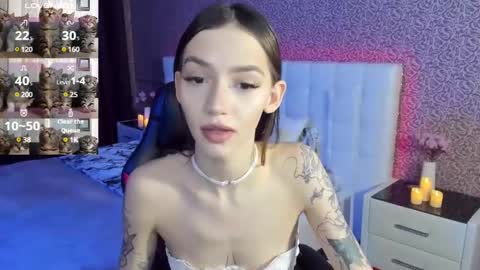 Snapshot of sophiecherrie chatting on January 2025 05:54:02 AM Sophie online show from January 2025 05:54:02 AM