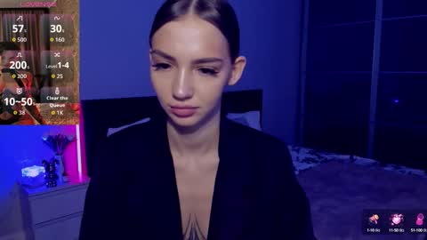 Snapshot of sophiecherrie chatting on October 2025 12:00:01 AM Sophie online show from October 2025 12:00:01 AM