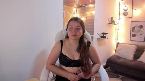 Sophie  online show from October 2025 01:23:02 PM