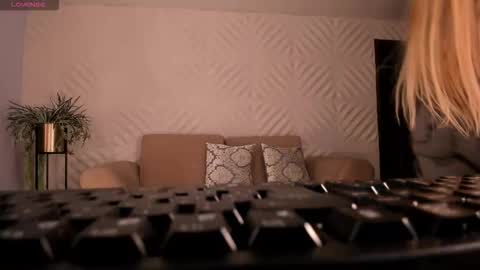 Sophie  Palmer online show from November 2025 10:58:01 AM