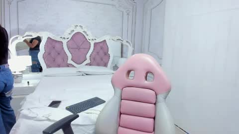 Snapshot of sophiesexx_ chatting on May 2026 06:45:01 PM Sopjie online show from May 2026 06:45:01 PM