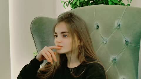 Snapshot of sophiesuvi chatting on December 2024 04:29:02 PM Sophie and my bestie Mandy online show from December 2024 04:29:02 PM