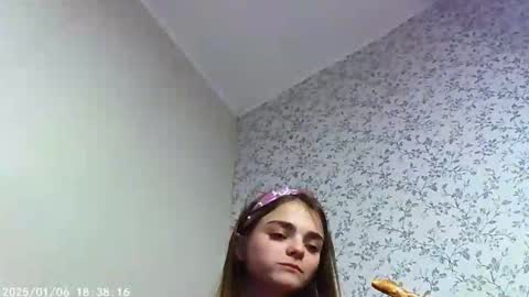 Snapshot of sophiesuvi chatting on January 2025 08:21:01 PM Sophie and my bestie Mandy online show from January 2025 08:21:01 PM