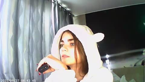 Snapshot of sophiesuvi chatting on September 2025 10:30:01 AM Sophie and my bestie Mandy online show from September 2025 10:30:01 AM