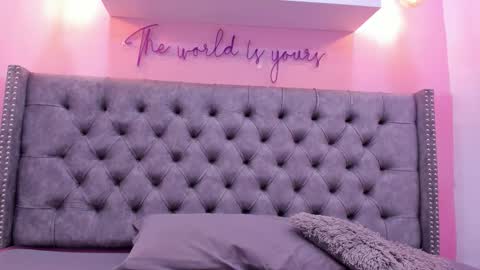 Sophii  online show from February 2026 07:06:01 PM