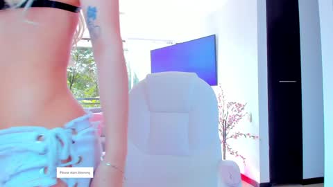 Snapshot of sophijonnes chatting on January 2025 01:21:01 PM YULITZA online show from January 2025 01:21:01 PM