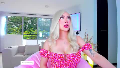 Snapshot of sophijonnes chatting on January 2026 12:08:02 PM YULITZA online show from January 2026 12:08:02 PM