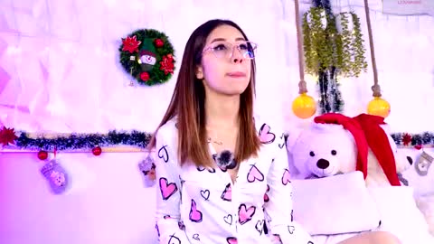 Sophie online show from December 2025 12:24:02 PM