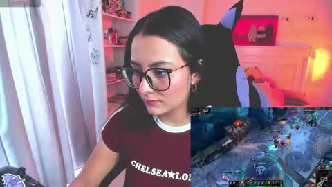 Lili online show from November 2025 08:32:01 PM