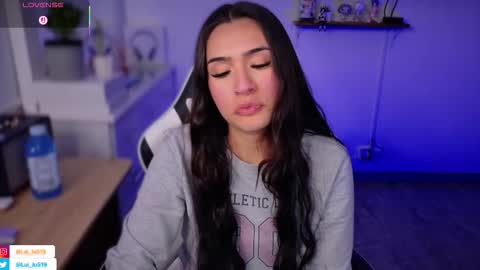 Luisa    online show from September 2025 09:59:02 PM