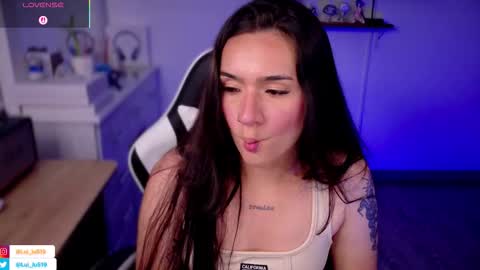 Luisa    online show from October 2025 10:49:02 PM