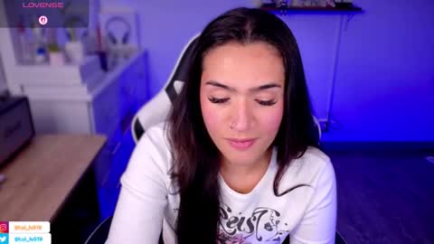 Luisa    online show from November 2025 10:43:02 PM