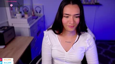 Luisa    online show from November 2025 10:42:01 PM