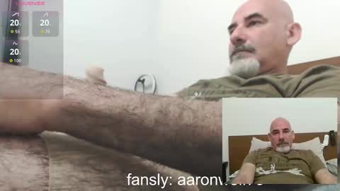 Snapshot of soyelpoti79 chatting on November 2025 01:40:01 PM WhiteWolfFL online show from November 2025 01:40:01 PM